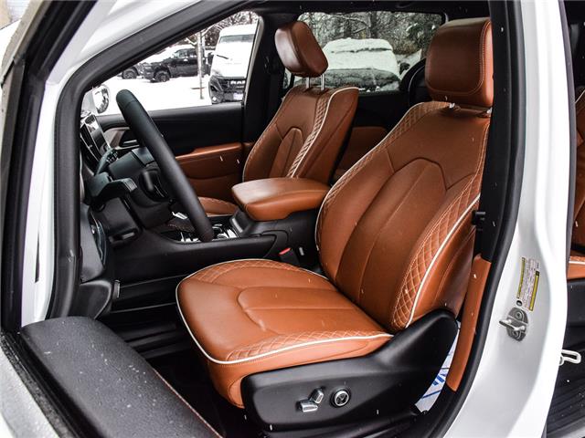 2024 Chrysler Pacifica Hybrid Pinnacle (Stk: P9675) in Toronto - Image 12 of 28