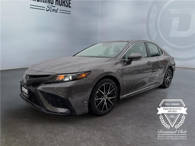 2024 Toyota Camry Hybrid XLE (Stk: 15265) in Golden - Image 1 of 17