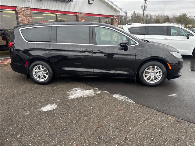 2026 Chrysler Grand Caravan SXT (Stk: 26020) in Oak Bay - Image 3 of 6
