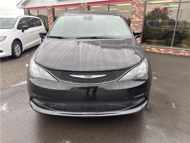 2026 Chrysler Grand Caravan SXT (Stk: 26020) in Oak Bay - Image 2 of 6