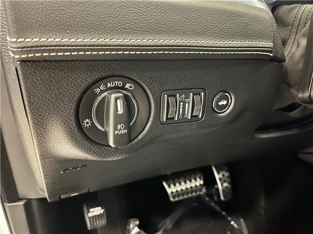 2023 Chrysler 300 C (Stk: 23-322) in Sarnia - Image 11 of 17