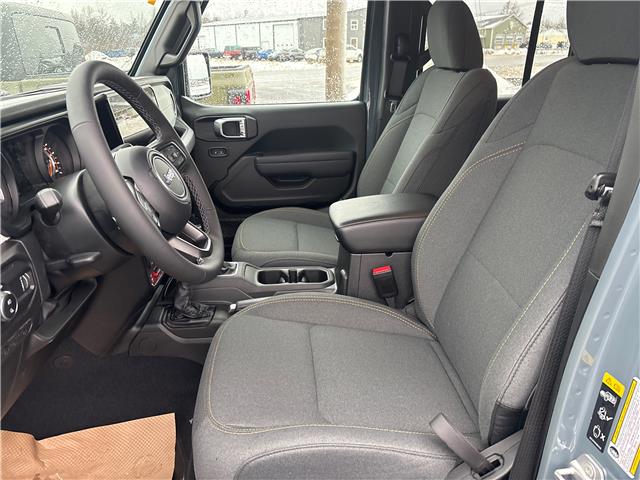 2026 Jeep Gladiator Sport S (Stk: 26019) in Oak Bay - Image 5 of 7