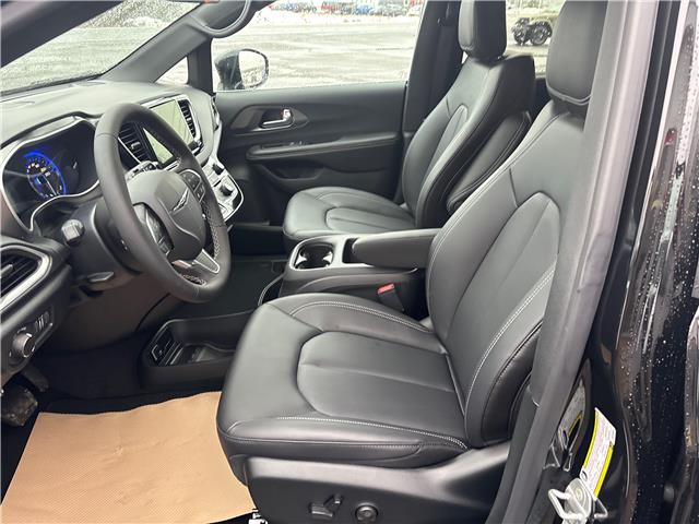 2026 Chrysler Grand Caravan SXT (Stk: 26018) in Oak Bay - Image 4 of 6