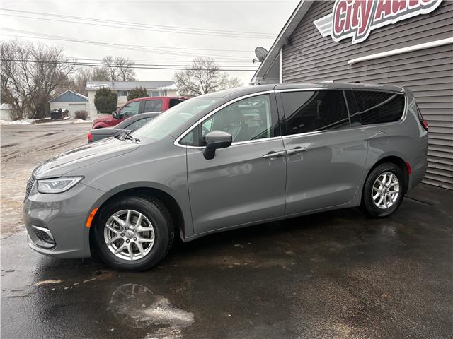 2023 Chrysler Pacifica Touring-L (Stk: -) in Sussex - Image 2 of 17