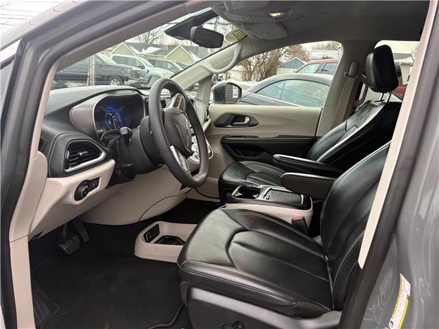 2023 Chrysler Pacifica Touring-L (Stk: -) in Sussex - Image 7 of 17