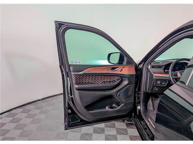 2021 Jeep Grand Cherokee L Summit (Stk: TU0214) in Calgary - Image 14 of 25