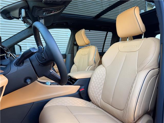 2025 Jeep Grand Cherokee Summit (Stk: 25567D) in London - Image 11 of 34