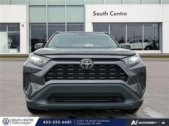 2021 Toyota RAV4 LE (Stk: SU7662) in Calgary - Image 2 of 21 2021 Toyota RAV4 LE (Stk: SU7662) in Calgary - Image 2 of 21