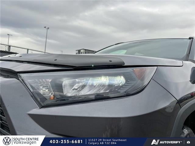 2021 Toyota RAV4 LE (Stk: SU7662) in Calgary - Image 7 of 21 2021 Toyota RAV4 LE (Stk: SU7662) in Calgary - Image 7 of 21