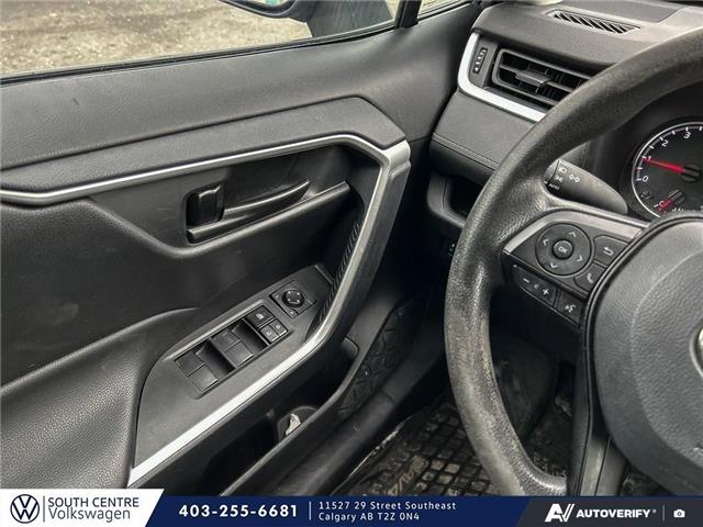 2021 Toyota RAV4 LE (Stk: SU7662) in Calgary - Image 13 of 21 2021 Toyota RAV4 LE (Stk: SU7662) in Calgary - Image 13 of 21