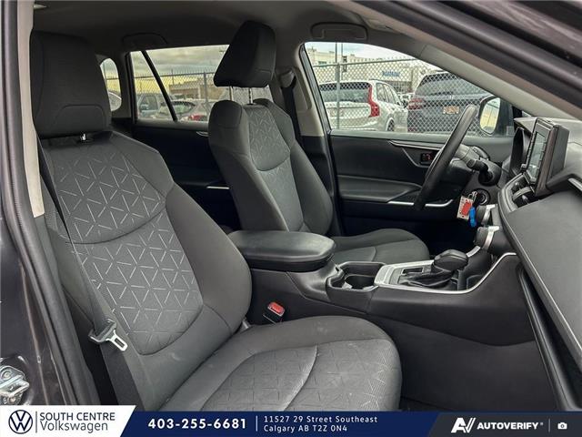 2021 Toyota RAV4 LE (Stk: SU7662) in Calgary - Image 18 of 21 2021 Toyota RAV4 LE (Stk: SU7662) in Calgary - Image 18 of 21