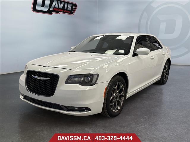 2016 Chrysler 300 S (Stk: 302340) in Lethbridge - Image 1 of 15