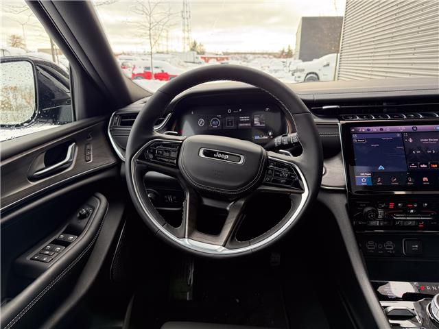 2025 Jeep Grand Cherokee Overland (Stk: 25577D) in London - Image 14 of 26