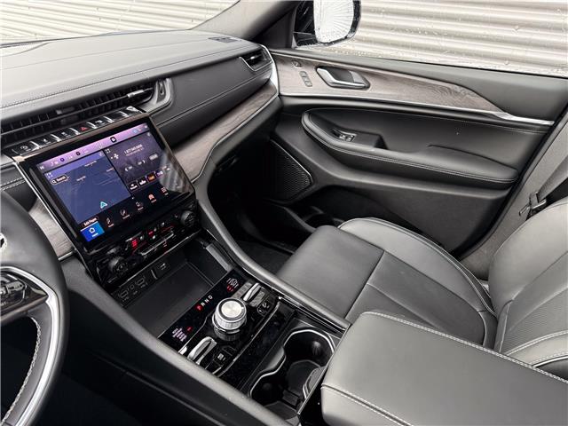 2025 Jeep Grand Cherokee Overland (Stk: 25577D) in London - Image 18 of 26