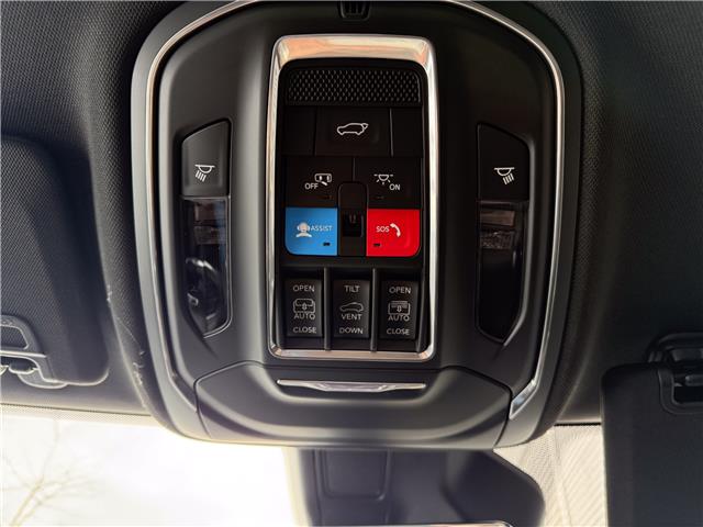 2025 Jeep Grand Cherokee Overland (Stk: 25577D) in London - Image 22 of 26