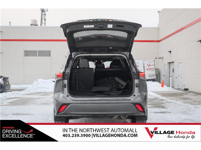 2022 Toyota Highlander Limited (Stk: B8995) in Calgary - Image 9 of 33 2022 Toyota Highlander Limited (Stk: B8995) in Calgary - Image 9 of 33