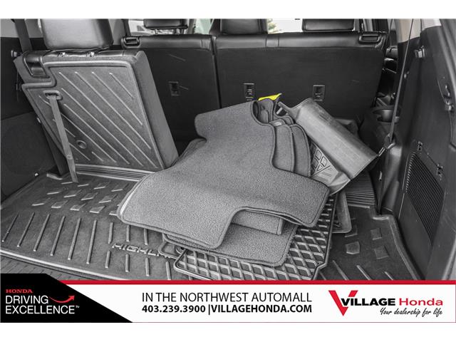 2022 Toyota Highlander Limited (Stk: B8995) in Calgary - Image 10 of 33 2022 Toyota Highlander Limited (Stk: B8995) in Calgary - Image 10 of 33