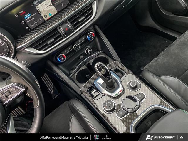 2022 Alfa Romeo Stelvio Quadrifoglio (Stk: 912130) in Victoria - Image 17 of 24