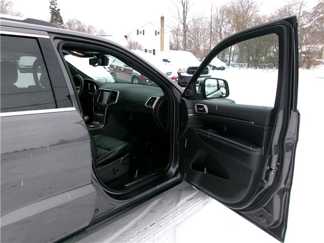 2016 Jeep Grand Cherokee Limited in Kitchener - Image 21 of 28 2016 Jeep Grand Cherokee Limited in Kitchener - Image 21 of 28