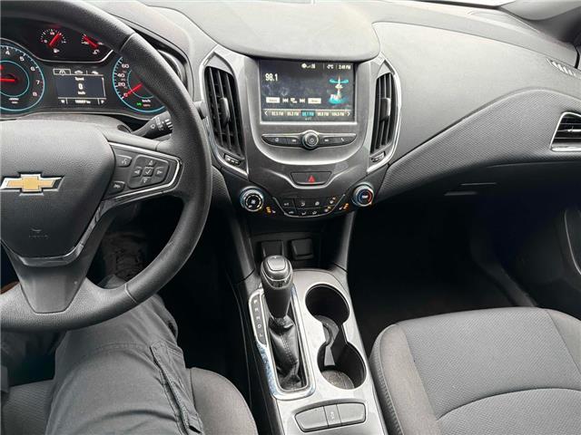 2017 Chevrolet Cruze Hatch LT Auto (Stk: 164842) in London - Image 7 of 13