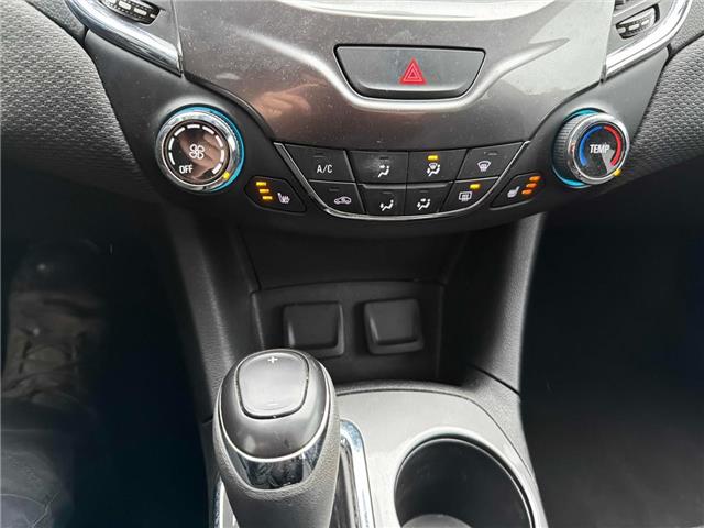 2017 Chevrolet Cruze Hatch LT Auto (Stk: 164842) in London - Image 8 of 13