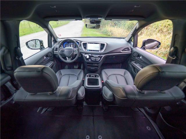2026 Chrysler Grand Caravan SXT (Stk: T205494) in Surrey - Image 9 of 21
