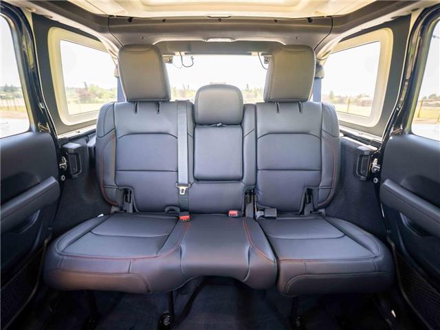 2025 Jeep Wrangler Rubicon (Stk: S633210) in Surrey - Image 21 of 24