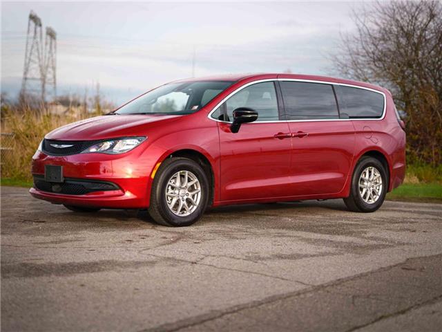 2026 Chrysler Grand Caravan SXT (Stk: T194548) in Surrey - Image 1 of 21