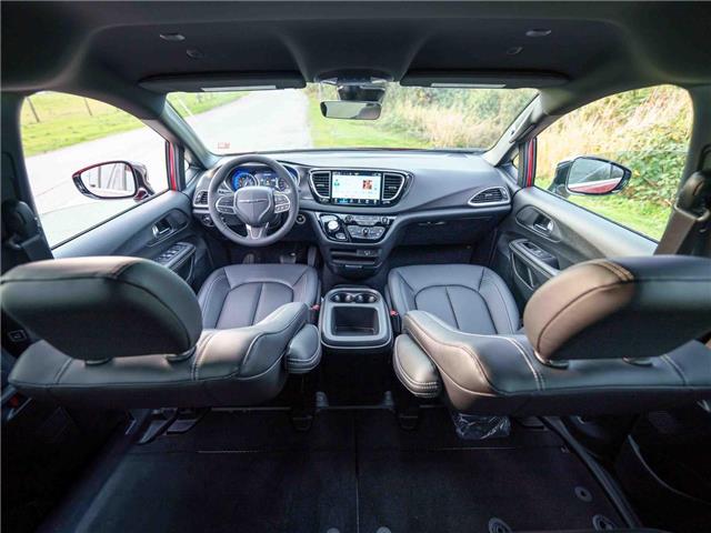 2026 Chrysler Grand Caravan SXT (Stk: T194548) in Surrey - Image 9 of 21