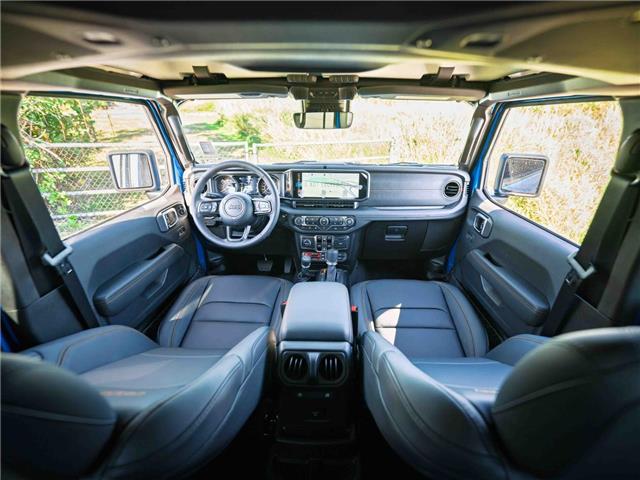 2025 Jeep Wrangler Rubicon (Stk: S653190) in Surrey - Image 9 of 25