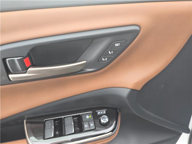 2025 Toyota Crown Signia Limited (Stk: 2315) in Sarnia - Image 6 of 9