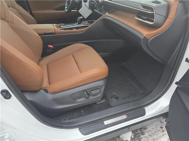 2025 Toyota Crown Signia Limited (Stk: 2314) in Sarnia - Image 5 of 9