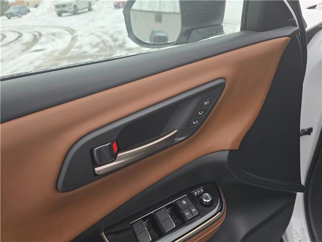2025 Toyota Crown Signia Limited (Stk: 2314) in Sarnia - Image 7 of 9