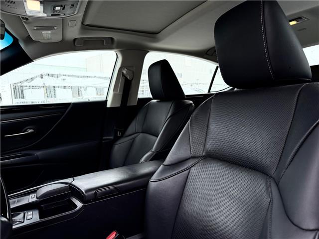 2021 Lexus ES 300h Base (Stk: 260148A) in Calgary - Image 6 of 18