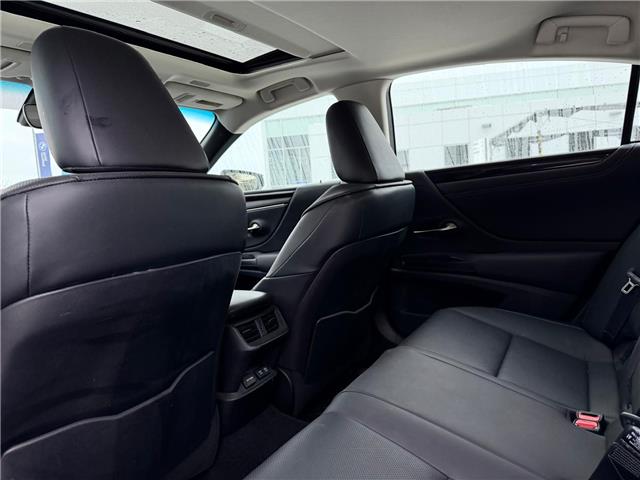 2021 Lexus ES 300h Base (Stk: 260148A) in Calgary - Image 15 of 18