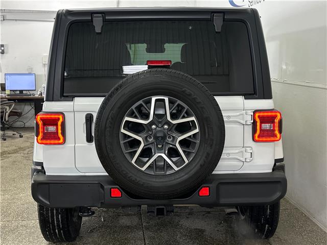 2024 Jeep Wrangler Sahara (Stk: 43318J) in Belleville - Image 6 of 28