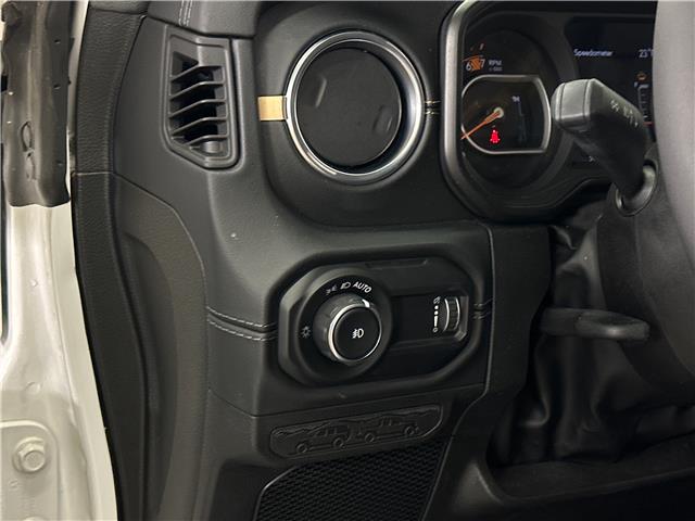 2024 Jeep Wrangler Sahara (Stk: 43318J) in Belleville - Image 15 of 28