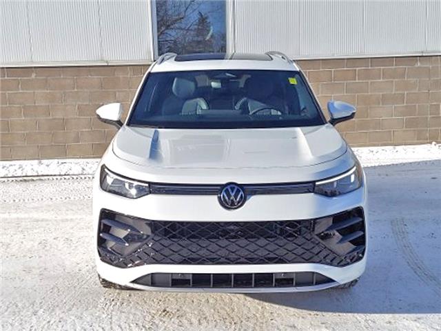 2026 Volkswagen Tiguan Highline Turbo R-Line (Stk: 260151) in Regina - Image 2 of 37