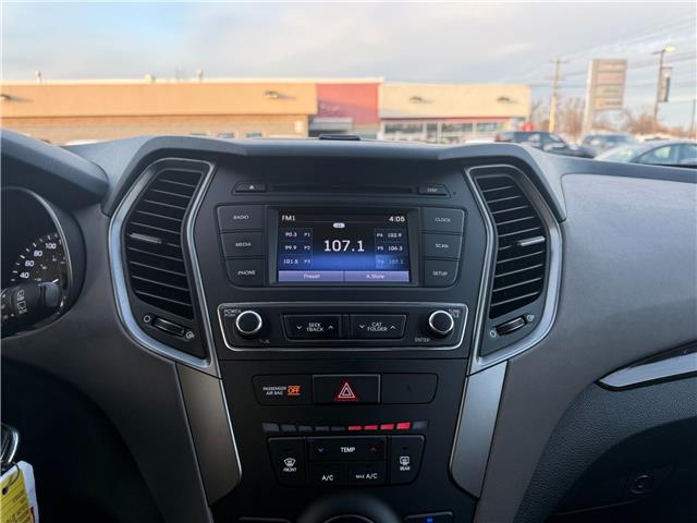 2017 Hyundai Santa Fe Sport 2.4 Base in Sarnia - Image 16 of 22