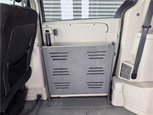 2013 Dodge Grand Caravan SE/SXT (Stk: UM042) in London - Image 12 of 27