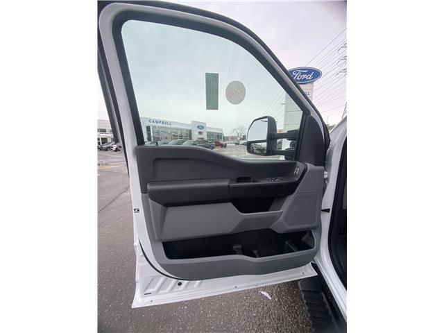 2026 Ford F-550 Chassis  (Stk: 2600530) in Ottawa - Image 9 of 16