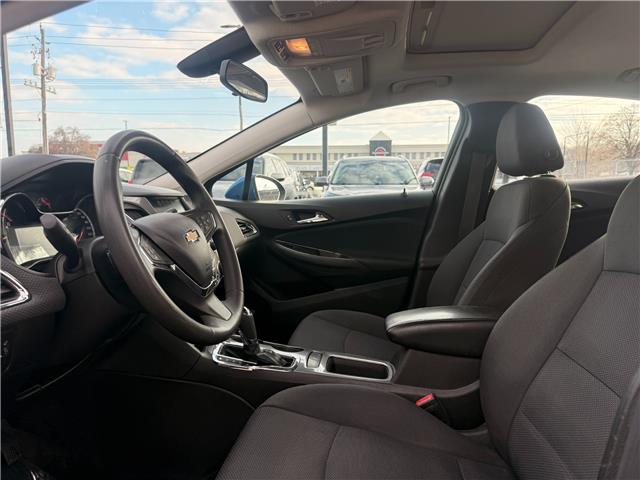2016 Chevrolet Cruze LT Auto in Sarnia - Image 10 of 21