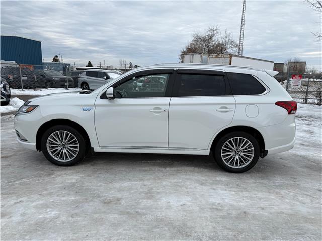 2022 Mitsubishi Outlander Plug-In Hybrid GT (Stk: U3299A) in Cambridge - Image 4 of 35 2022 Mitsubishi Outlander Plug-In Hybrid GT (Stk: U3299A) in Cambridge - Image 4 of 35
