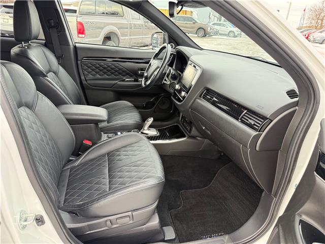 2022 Mitsubishi Outlander Plug-In Hybrid GT (Stk: U3299A) in Cambridge - Image 11 of 35 2022 Mitsubishi Outlander Plug-In Hybrid GT (Stk: U3299A) in Cambridge - Image 11 of 35