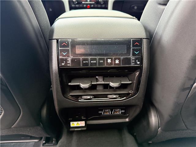 2025 Jeep Grand Cherokee L Summit (Stk: 25585) in London - Image 27 of 31