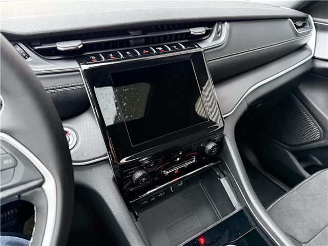 2025 Jeep Grand Cherokee Laredo (Stk: 25584) in London - Image 19 of 27