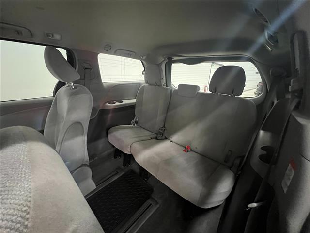 2015 Toyota Sienna Base (Stk: R187720A) in Courtenay - Image 12 of 17