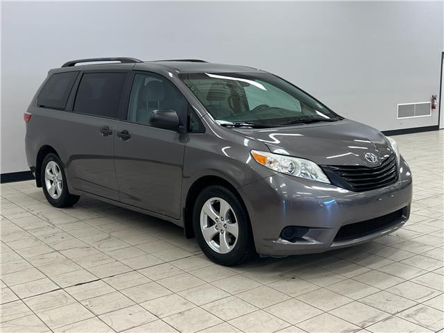 2015 Toyota Sienna Base (Stk: R187720A) in Courtenay - Image 1 of 17