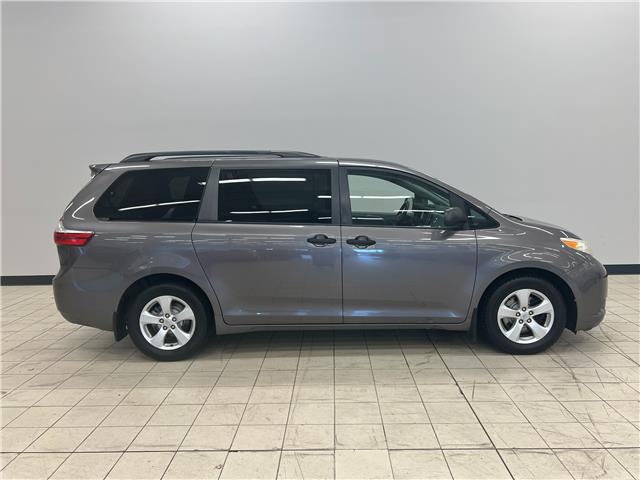 2015 Toyota Sienna Base (Stk: R187720A) in Courtenay - Image 9 of 17