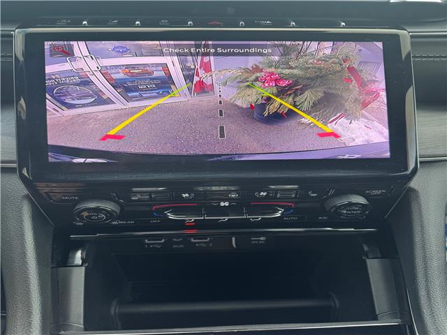 2023 Jeep Grand Cherokee Overland (Stk: 28244T) in Newmarket - Image 11 of 12